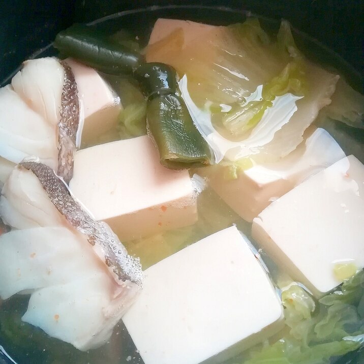白菜と絹ごし豆腐とタラの湯豆腐☆ポン酢風味